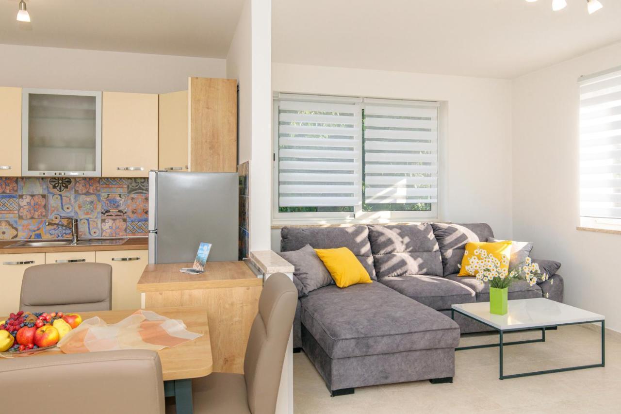 Apartman Ivona Na 1. Katu Malinska Esterno foto